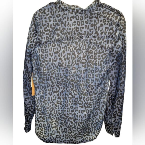 NWT Billy T Blue Animal Print Top Size Small - Picture 2 of 3
